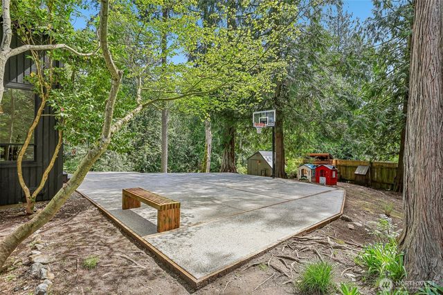 12022 210th Place SE, Issaquah, WA 98027