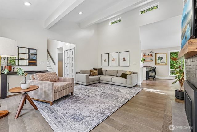 12022 210th Place SE, Issaquah, WA 98027