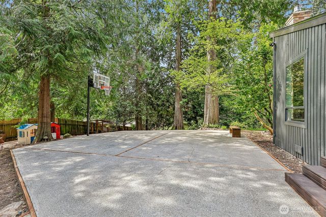 12022 210th Place SE, Issaquah, WA 98027
