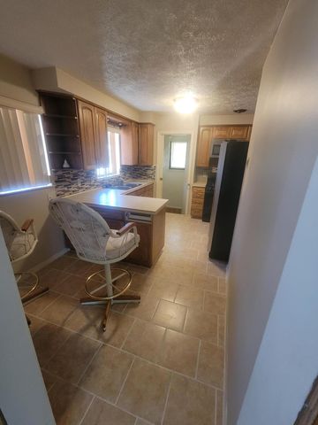 24011 Seneca Street, Oak Park City, MI 48237