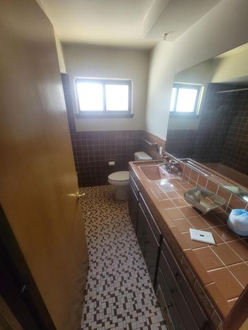 24011 Seneca Street, Oak Park City, MI 48237