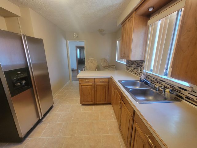 24011 Seneca Street, Oak Park City, MI 48237