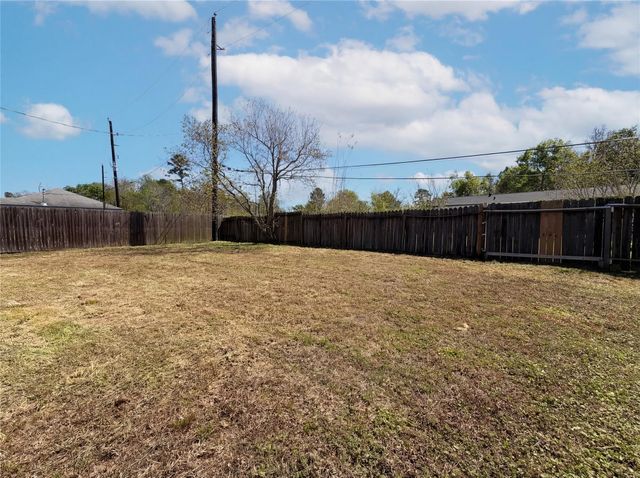 222 Spruce Lake Road, Houston, TX 77336