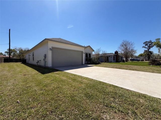 222 Spruce Lake Road, Houston, TX 77336