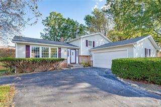 229 Greenbriar Drive, Cortland, OH 44410