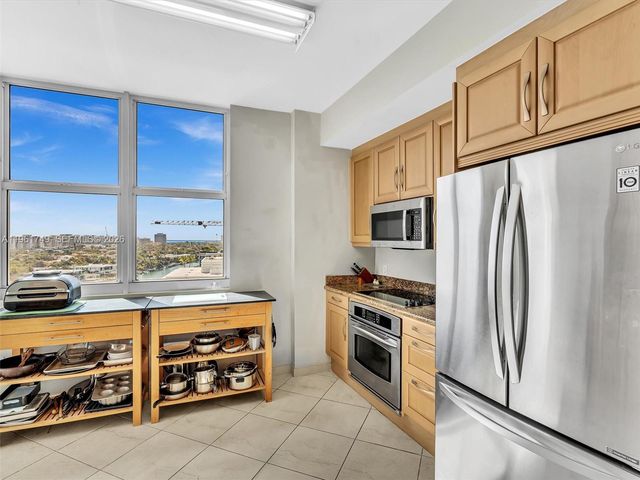 9751 E Bay Harbor Dr 12D, Bay Harbor Islands, FL 33154