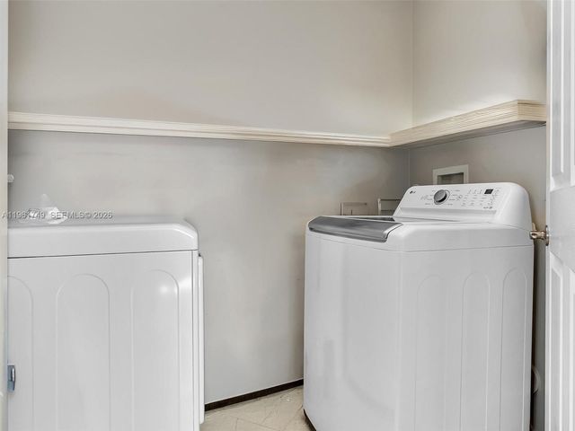 9751 E Bay Harbor Dr 12D, Bay Harbor Islands, FL 33154