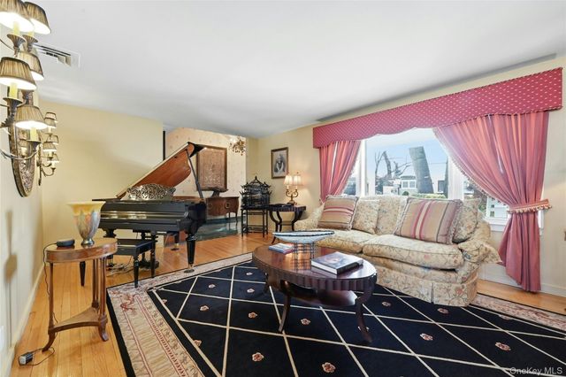 480 S Wood Road, Rockville Centre, NY 11570