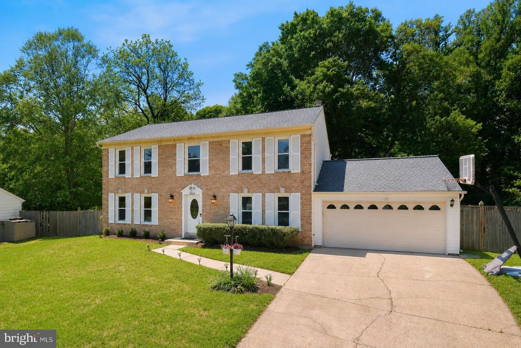 Image 2 of property listing at 10240 COLEBROOK AVE, Potomac, MD 20854