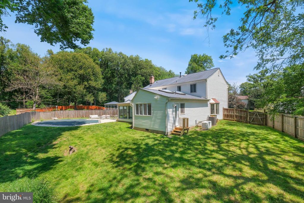 Image 38 of property listing at 10240 COLEBROOK AVE, Potomac, MD 20854