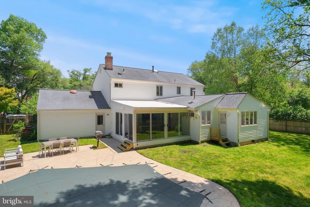 Image 42 of property listing at 10240 COLEBROOK AVE, Potomac, MD 20854