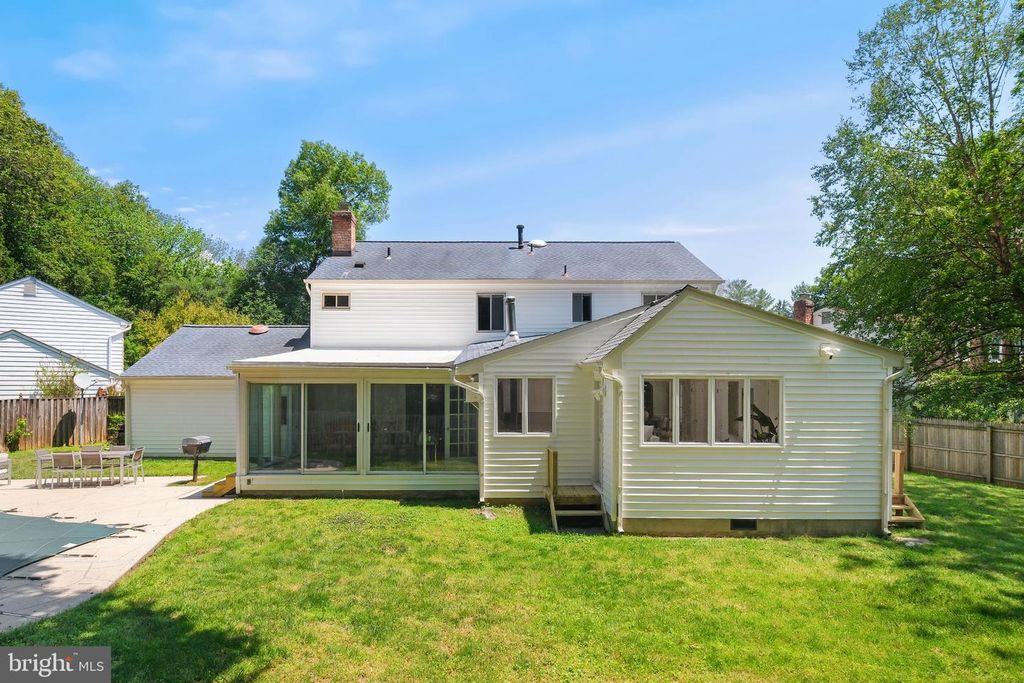 Image 43 of property listing at 10240 COLEBROOK AVE, Potomac, MD 20854