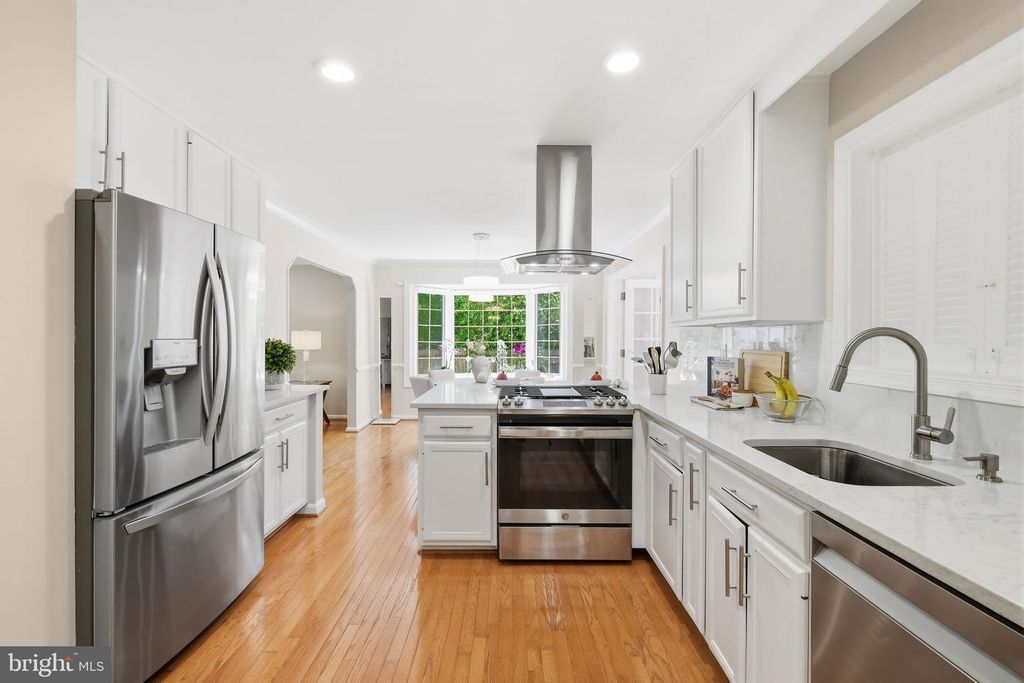 Image 9 of property listing at 10240 COLEBROOK AVE, Potomac, MD 20854