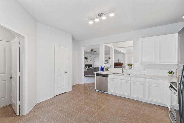 813 Canyon Place, Desoto, TX 75115