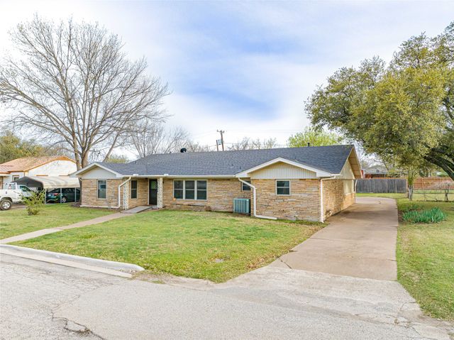 1405 W Wheeler Street, Breckenridge, TX 76424