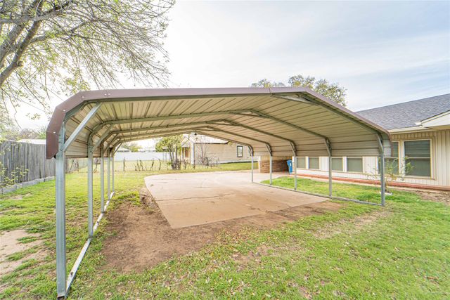 1405 W Wheeler Street, Breckenridge, TX 76424