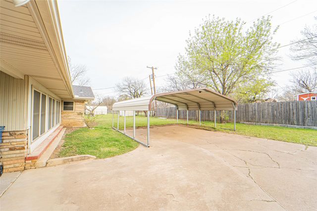 1405 W Wheeler Street, Breckenridge, TX 76424
