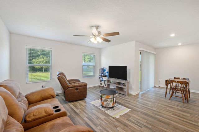 42 E Lockwood Way, Defuniak Springs, FL 32435