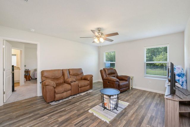 42 E Lockwood Way, Defuniak Springs, FL 32435