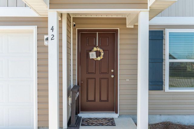 42 E Lockwood Way, Defuniak Springs, FL 32435