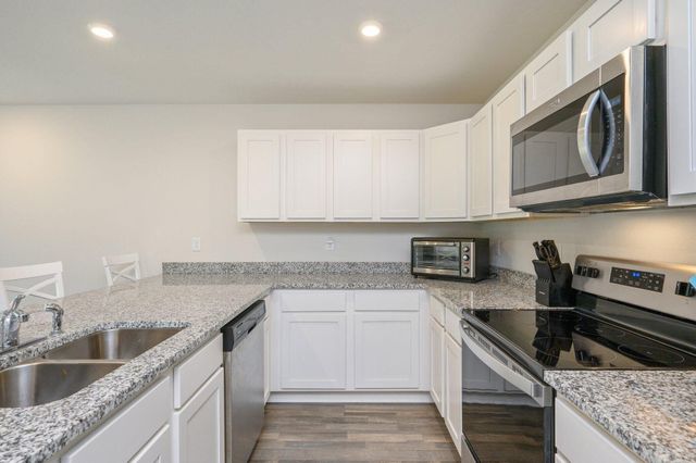 42 E Lockwood Way, Defuniak Springs, FL 32435