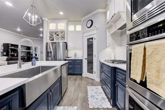 3132 Hunter Crest Drive, Edmond, OK 73034