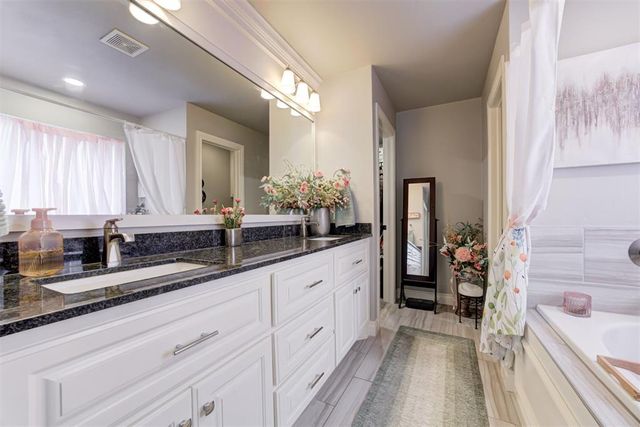 3132 Hunter Crest Drive, Edmond, OK 73034