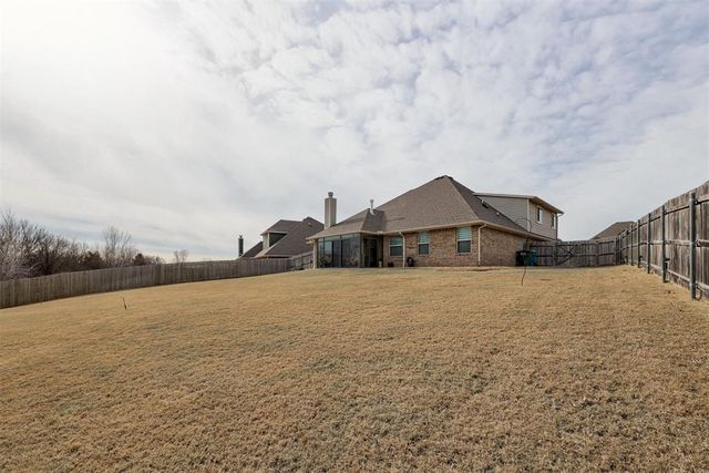 3132 Hunter Crest Drive, Edmond, OK 73034