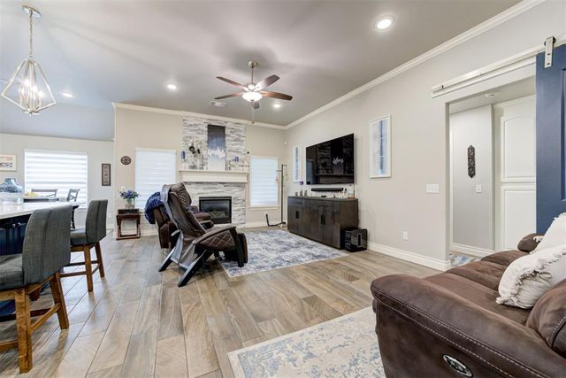 3132 Hunter Crest Drive, Edmond, OK 73034