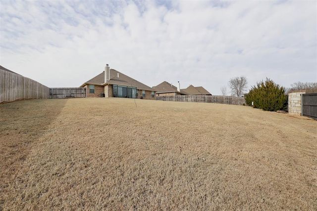3132 Hunter Crest Drive, Edmond, OK 73034
