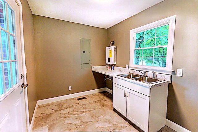 317 Moss Dr, Mcminnville, TN 37110