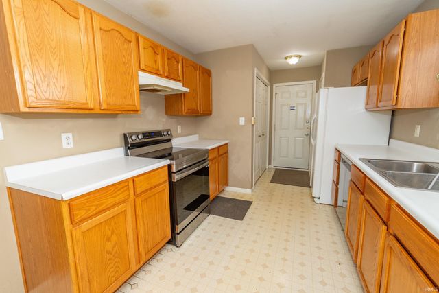 3208 Sand Wood Drive, South Bend, IN 46628