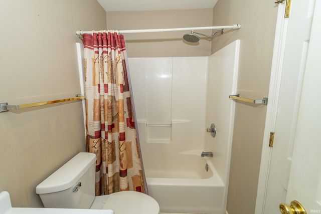 3208 Sand Wood Drive, South Bend, IN 46628