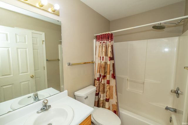 3208 Sand Wood Drive, South Bend, IN 46628