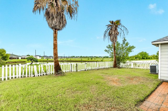 5061 Hauna Lane, Dickinson, TX 77539