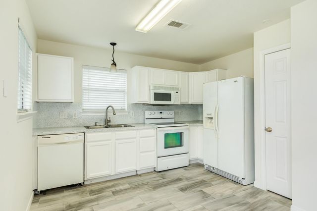 5061 Hauna Lane, Dickinson, TX 77539