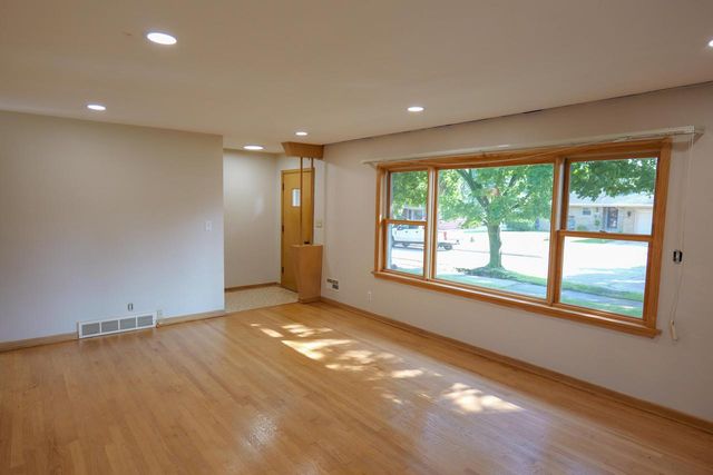 6618 43rd AVENUE, Kenosha, WI 53142
