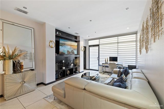 813 Travis Street 203, Mission, TX 78572