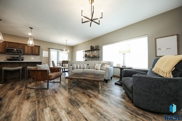 2405 N Main Ave, Tea, SD 57064