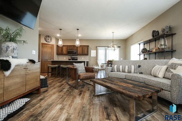 2405 N Main Ave, Tea, SD 57064