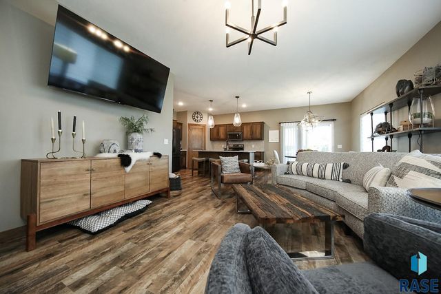 2405 N Main Ave, Tea, SD 57064