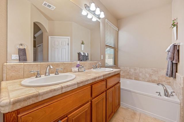 1969 Sevilla Dr, Roseville, CA 95747