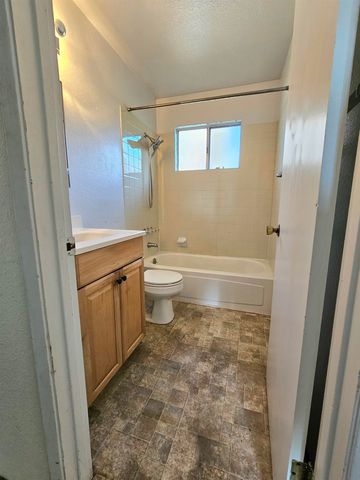 2443 Grande Vista Ave, Oakland, CA 94601