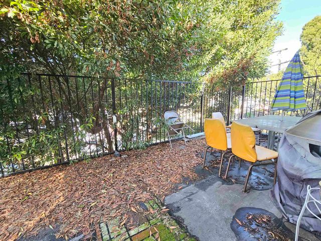 2443 Grande Vista Ave, Oakland, CA 94601