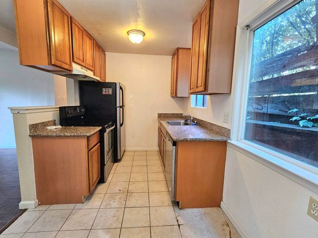 2443 Grande Vista Ave, Oakland, CA 94601