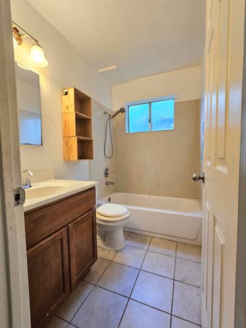 2443 Grande Vista Ave, Oakland, CA 94601