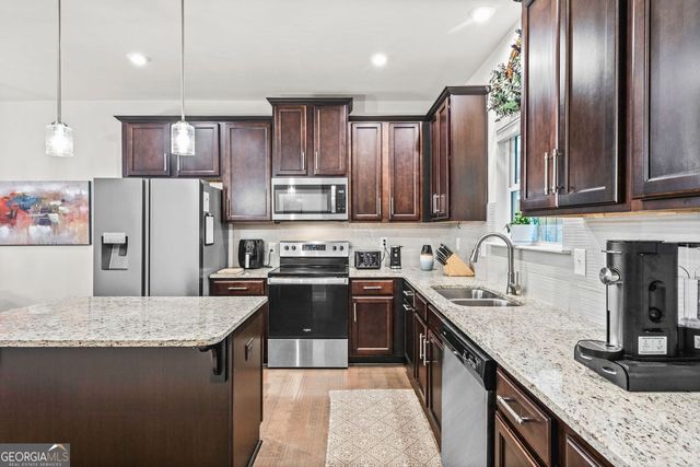 2523 Hedgeway Circle, Kennesaw, GA 30144