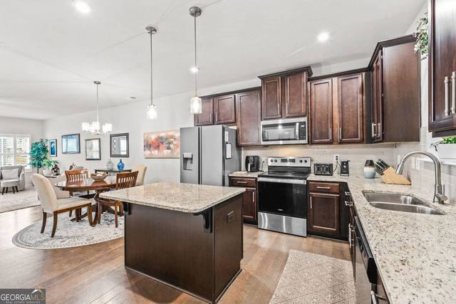 2523 Hedgeway Circle, Kennesaw, GA 30144