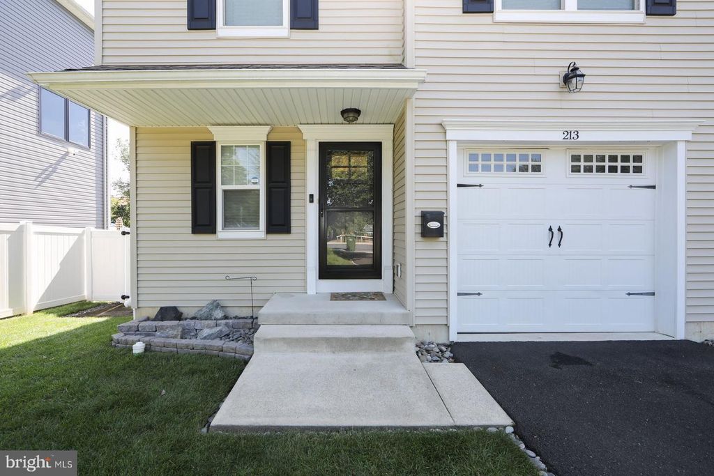 213 GIRARD AVE #, GLENSIDE, PA 19038 — exterior