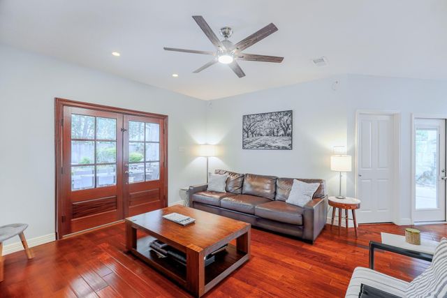 22 Vinca Trail, The Woodlands, TX 77382